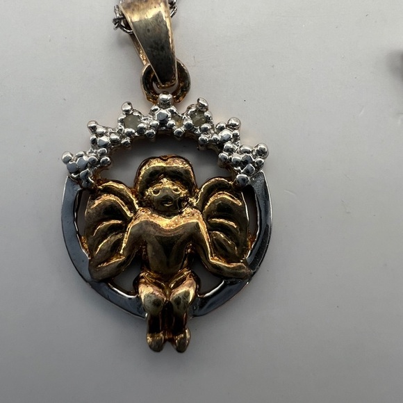 Angel Pendant marked RJ 925 Thailand on a 925 marked sterling chain - Picture 7 of 7